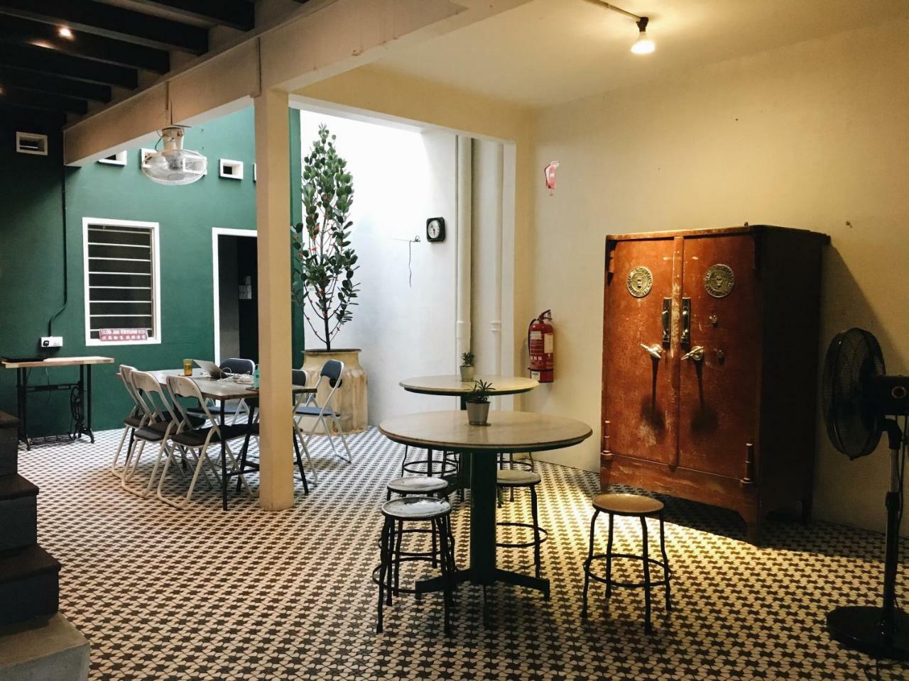 Hostel Ah Wai, Hostel Ah Zhi アロースター エクステリア 写真